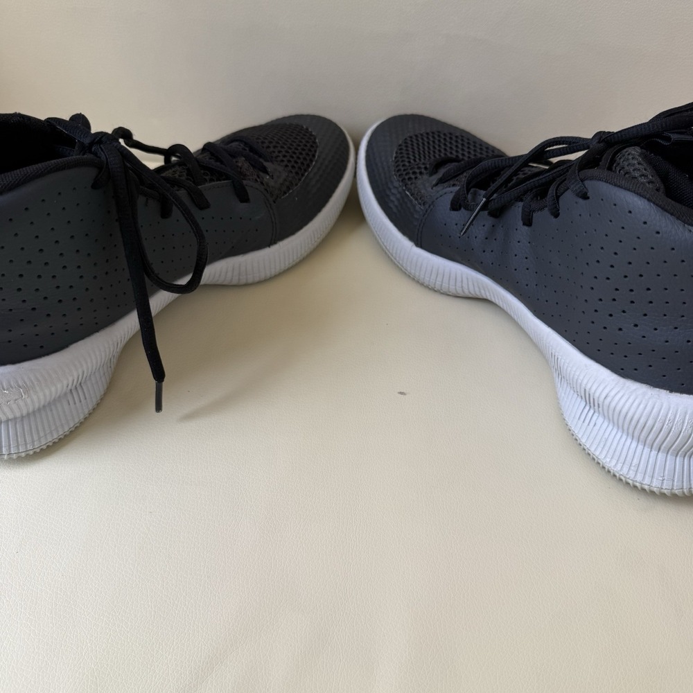 Under Armour Men's Size 10 Gray Black Basketball Shoes Athletic Sneakers - Picture 4 of 8